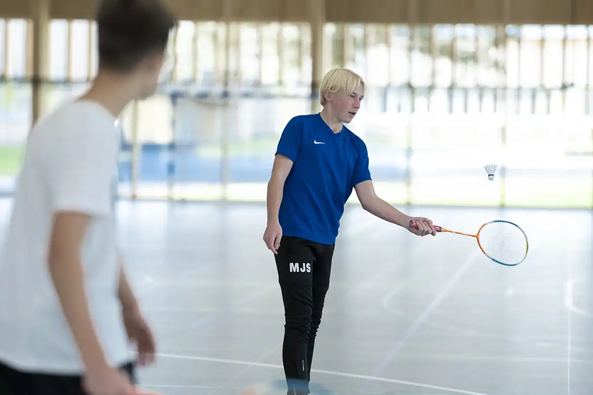 Badminton er ikke bare morsomt - det er faktisk en av de idrettene som kan forlenge livet ditt med flere år.