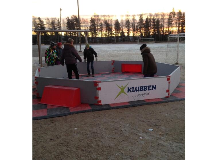 Ballbinge Pannabane med gulv 5,5x5,5m Liten helårs ballbinge for skoler 