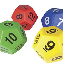 Terninger 12-sidet med tall 1-12 4 stk | 18 cm skumterninger m/trekk