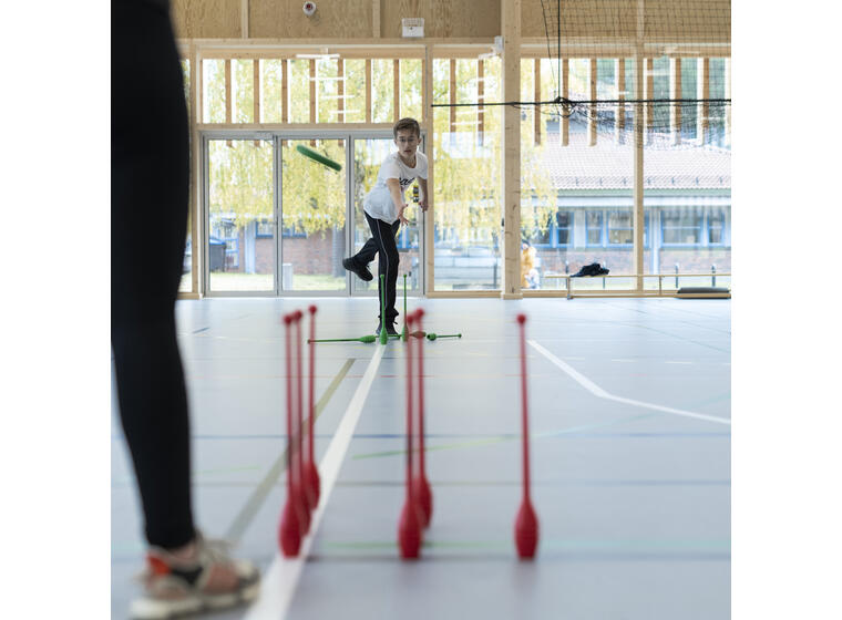 Flyvende Bowling Morsomt kastespill til kroppsøving 