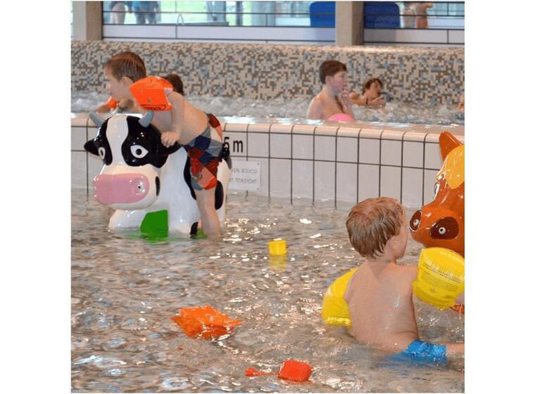 Aqua Drolics Ku Vannleke til basseng og badeland 