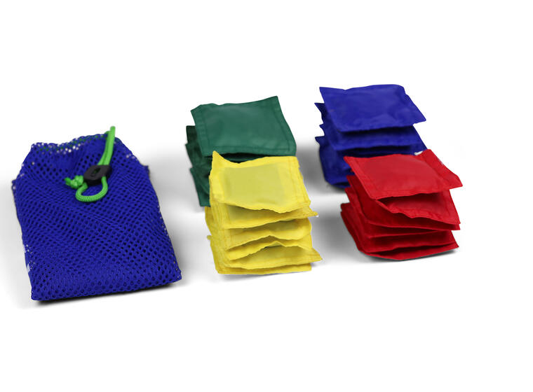 Erteposer mini med nett Bag med 24 stk erteposer i fire farger 