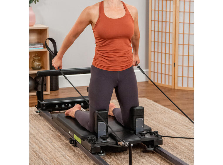 Pilates Reformer Metro IQ Vertikal Pilatesbenk for hjemmetrening 