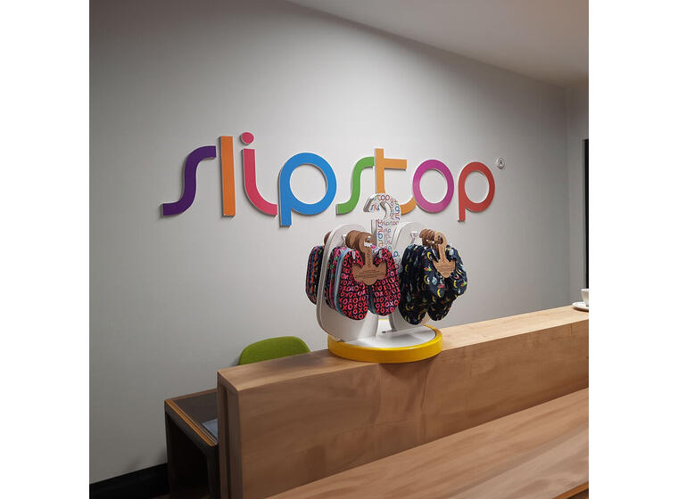 Slipstop Bordstativ Med 2 varekroker på hver side 