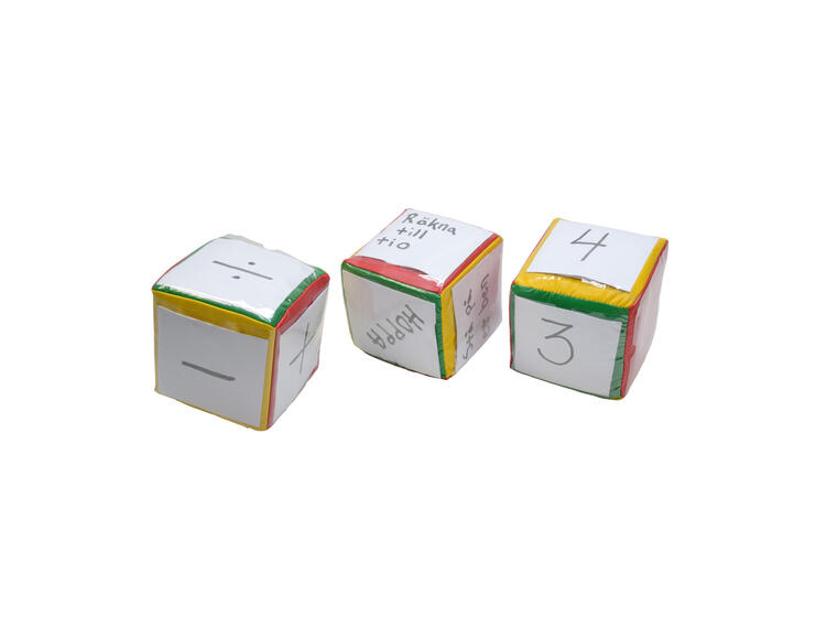 Aktivitetsterninger 14 cm 3 stk terninger med plastlomme 