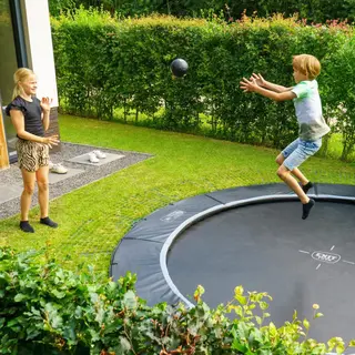 EXIT Dynamic Bakketrampoline Sikkerhetskant | 366 cm | Svart