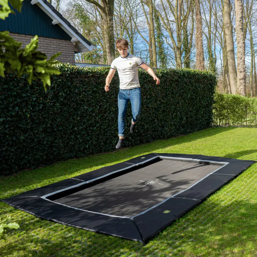 EXIT Dynamic Bakketrampoline Sikkerhetskant | 244 x 427 cm | Svart 
