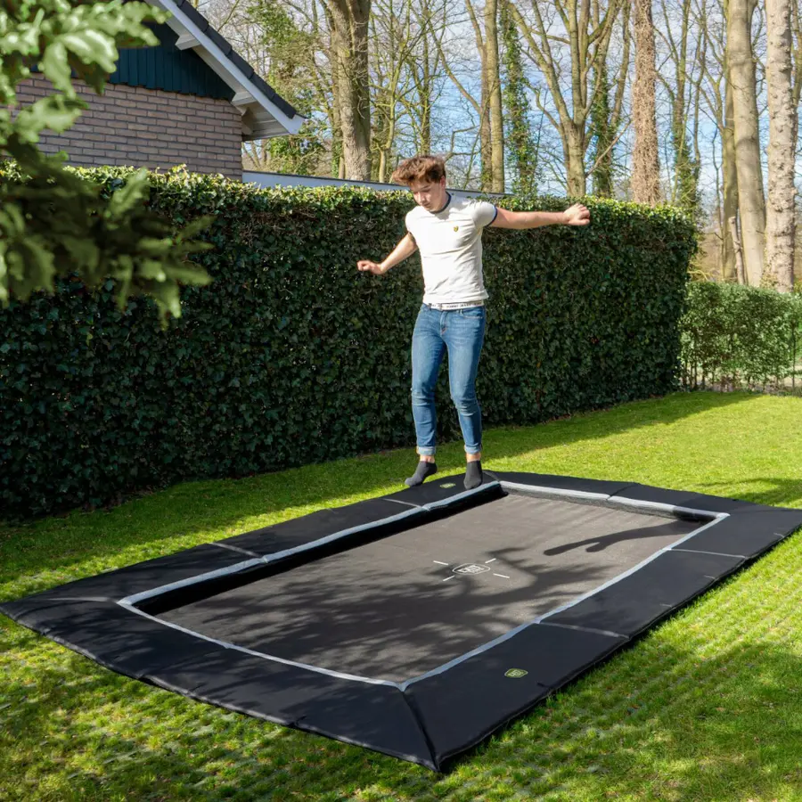 EXIT Dynamic Bakketrampoline Sikkerhetskant | 244 x 427 cm | Svart 