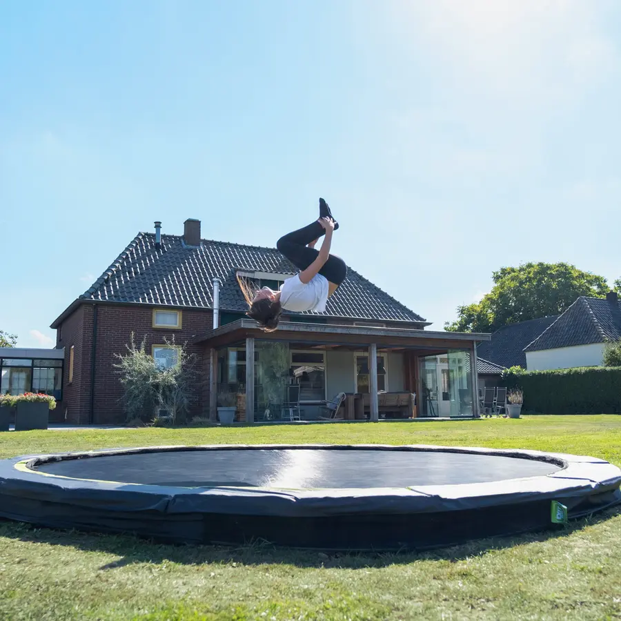 EXIT Silhouette Sports Bakketrampoline 244 cm | Svart | Uten sikkerhetsnett 