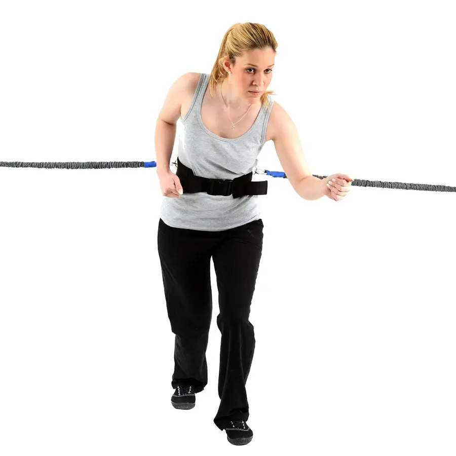 Sprinttrener med motstandsbånd For sprint, akselerasjon og styrke 