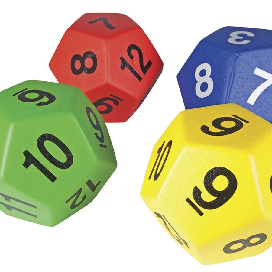 Terninger 12-sidet med tall 1-12 4 stk | 18 cm skumterninger m/trekk 