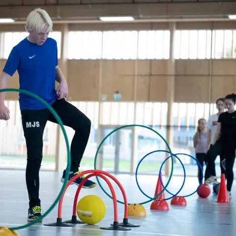 Fotballkrokket Morsomt spill til kropps&#248;vingstimen