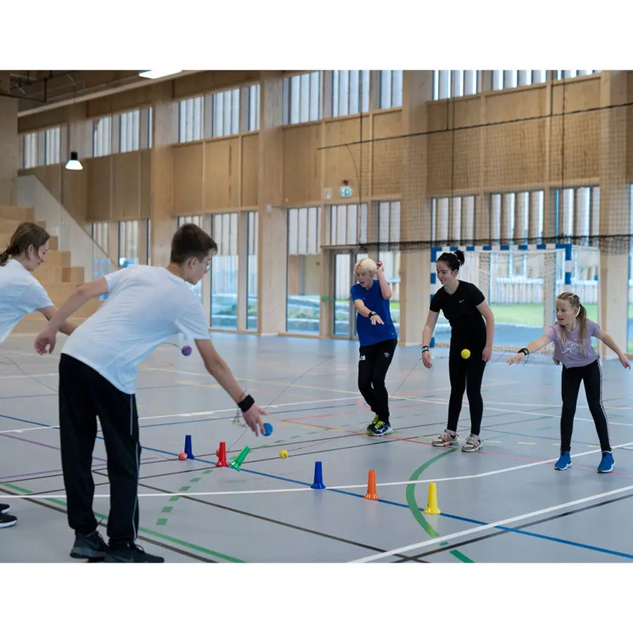 Kjeglelek med returball Stor pakke med 16 boomerang baller 