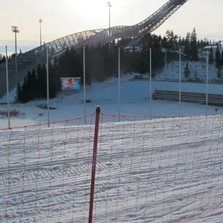 Alpingjerde C med stolper | 25 meter R&#248;dt | 1,2 m | 12,5x12,5 cm maske