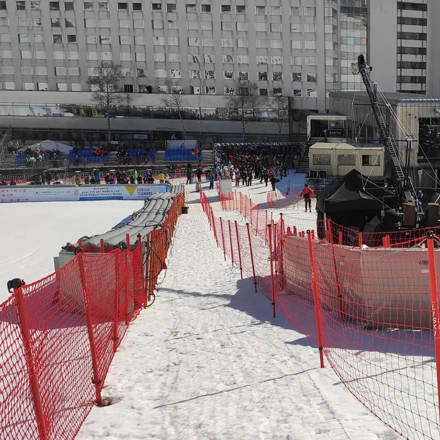 Alpingjerde C med stolper | 25 meter Rødt | 1,2 m | 12,5x12,5 cm maske 