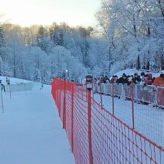 Alpingjerde B-C med stolper | 15 meter R&#248;dt | 1,3 m | 5x5 cm maske
