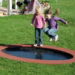Nedfelt trampoline Hally-Gally Saturnus Oval trampoline til barnehager | rød