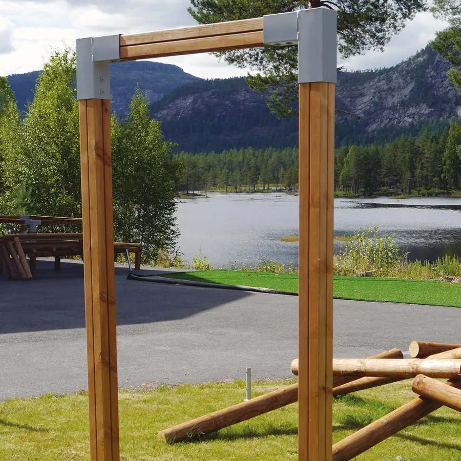 Start og mål til hinderløype Til lekeplass og treningspark 