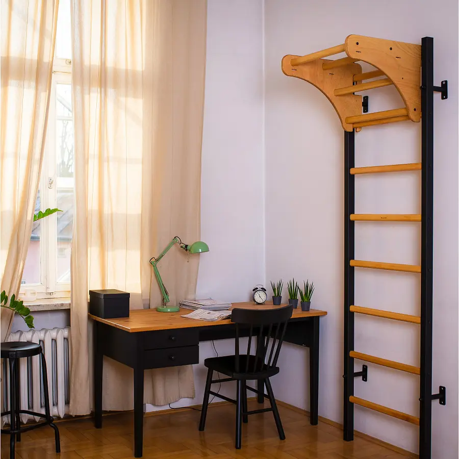 Ribbevegg BenchK 211B Svart Pull up stativ 