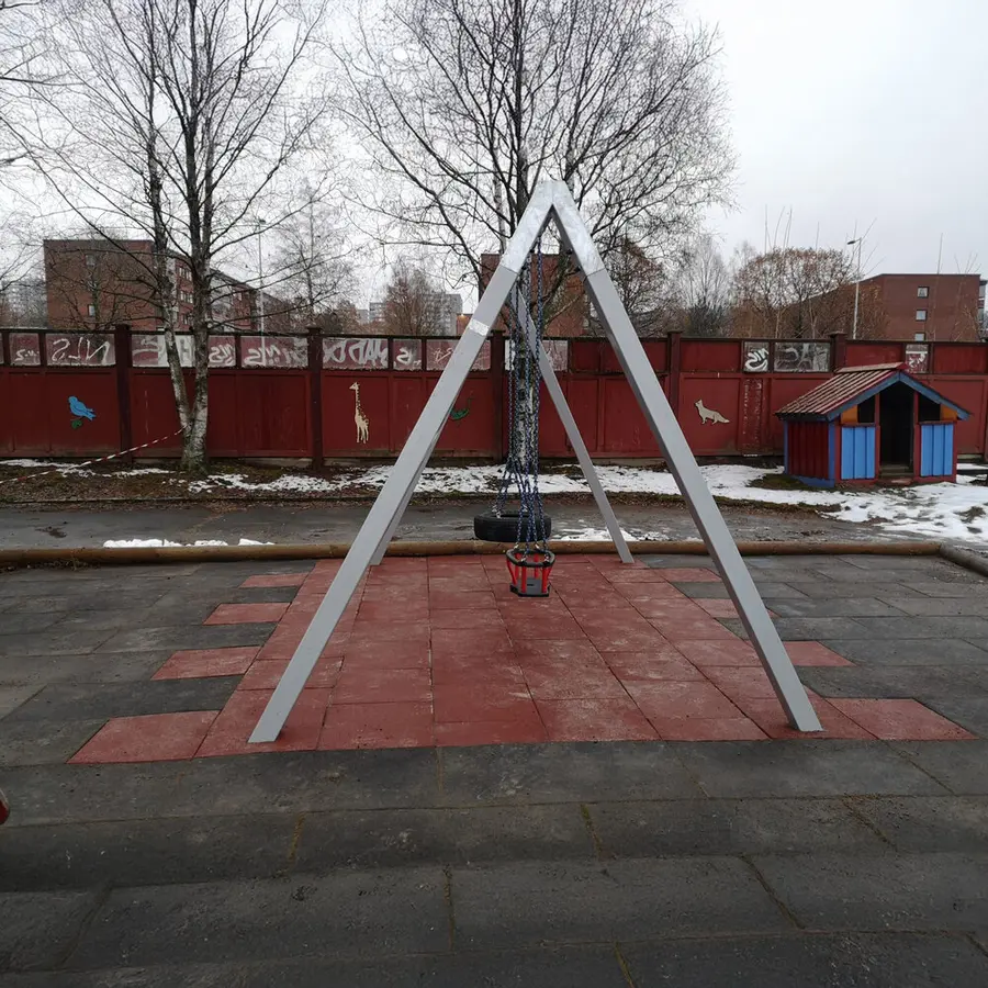 Huskestativ i metall til 2 huskeseter 