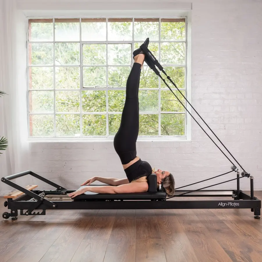 Pilates Reformer R8 Pro svart Pilatesbenk for hjemmetrening 