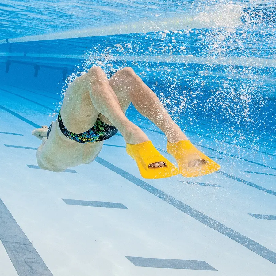FINIS Zoomers Gold Svømmeføtter 44-45 Korte blad | Gul 