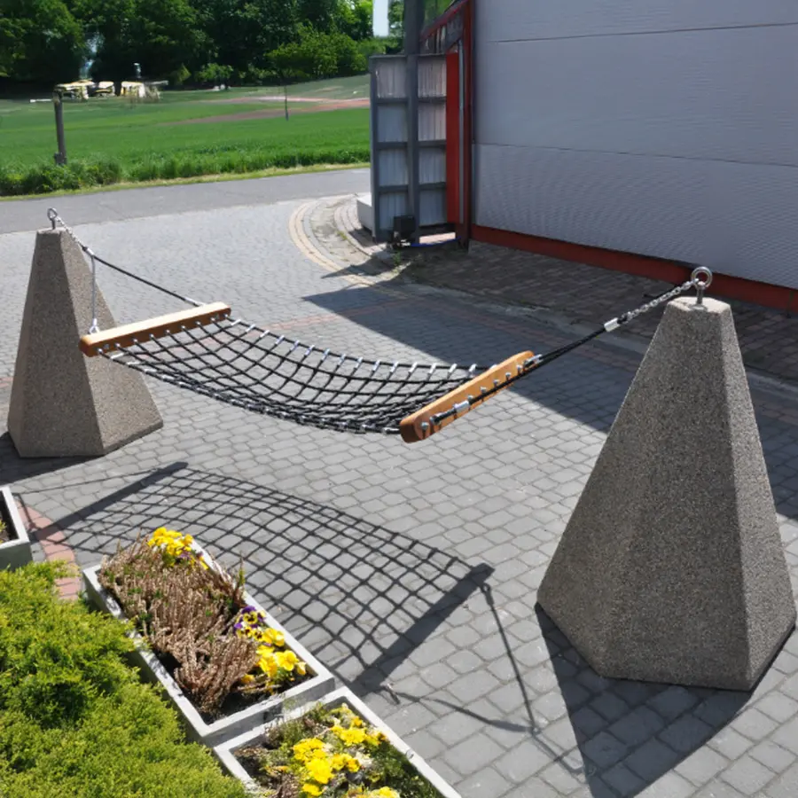 Parkbenk Hengekøye Hammock med betongfundament 