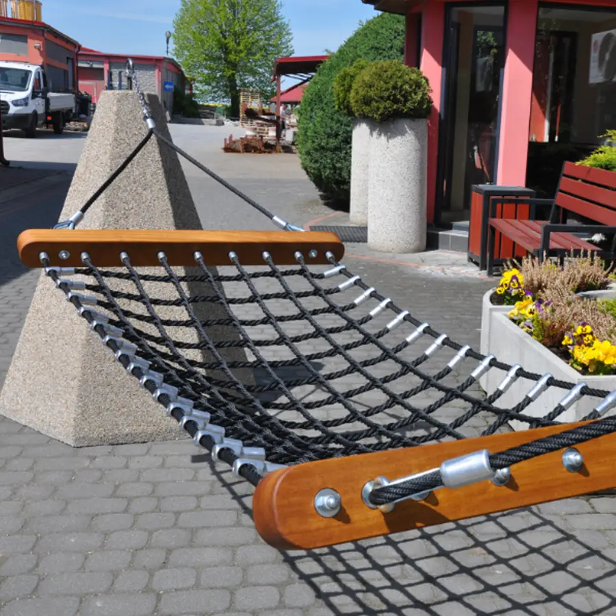 Parkbenk Hengekøye Hammock med betongfundament 