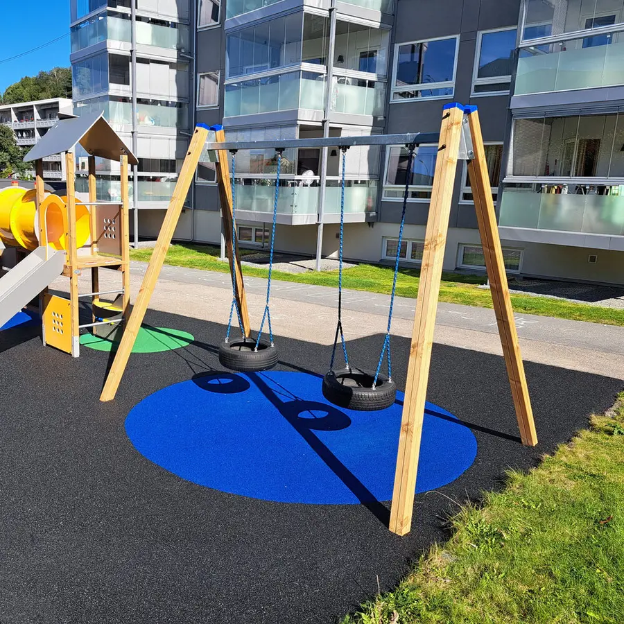 Huskestativ i tre med ståldrager For to huskeseter 