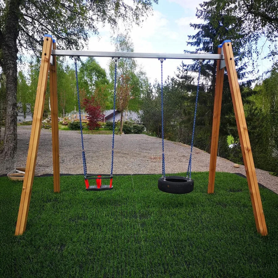 Huskestativ i tre med ståldrager For to huskeseter 