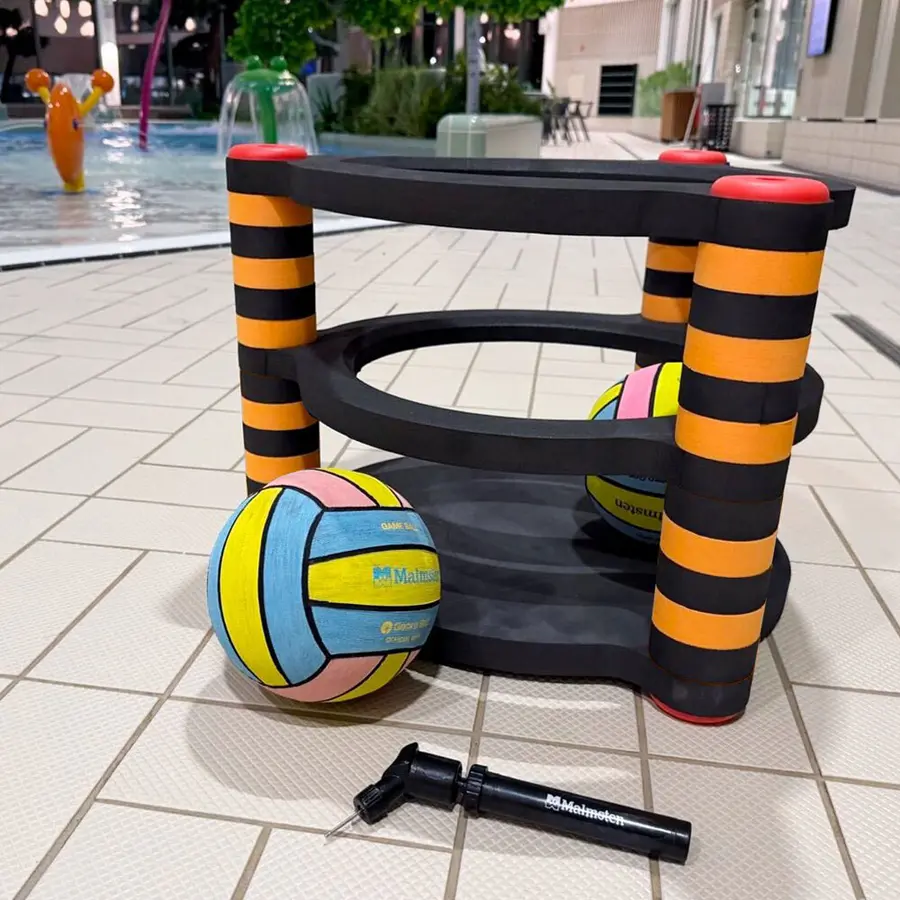 Vannbasketball Basketkurv og 2 baller 