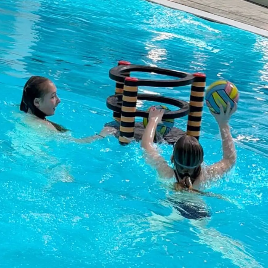 Vannbasketball Basketkurv og 2 baller 