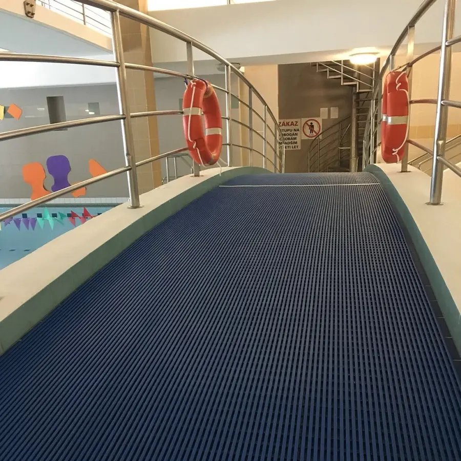 Sklisikker Våtromsmatte Heronrib 10 x 1 m | Blå 