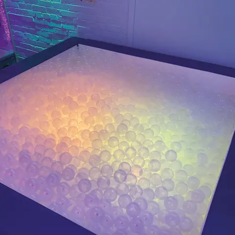 Ballbasseng med vibrasjon/lys 217x217x72,5 cm - med baller