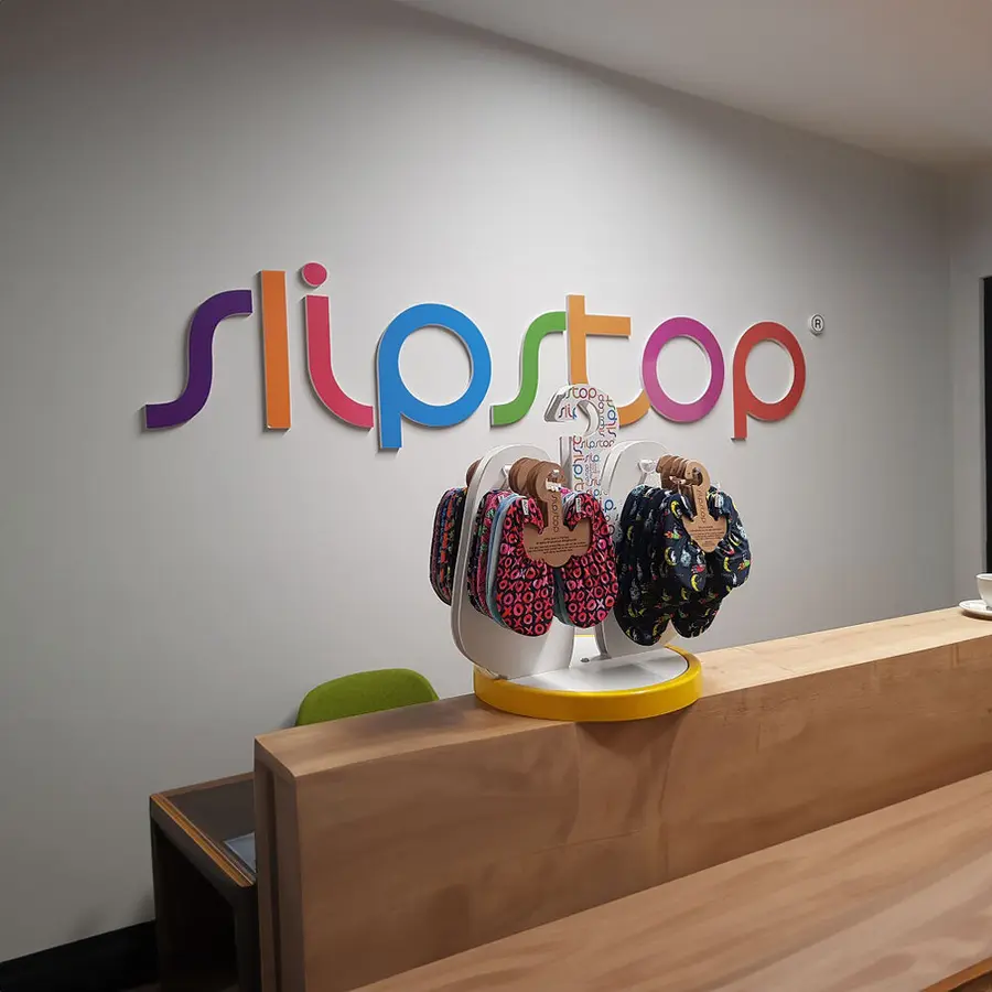Slipstop Bordstativ Med 2 varekroker på hver side 