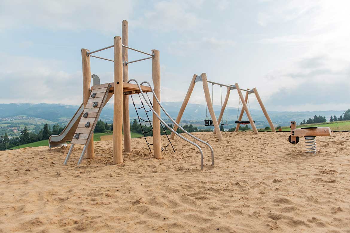 Lekeplassutstyr laget av Robinia